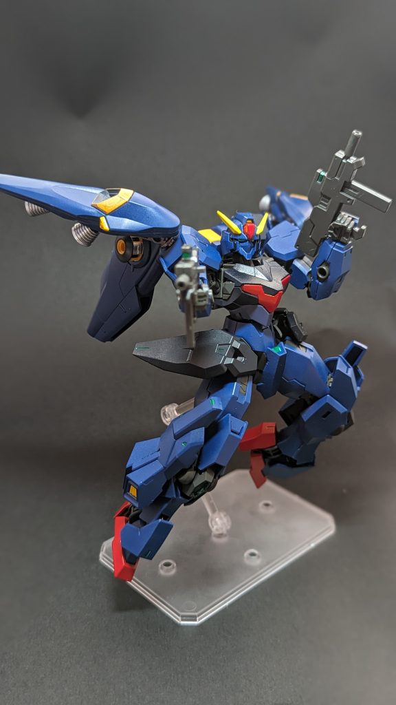 肩のパーツはそこそこ動く様にしてあるので無理なく展開可能です