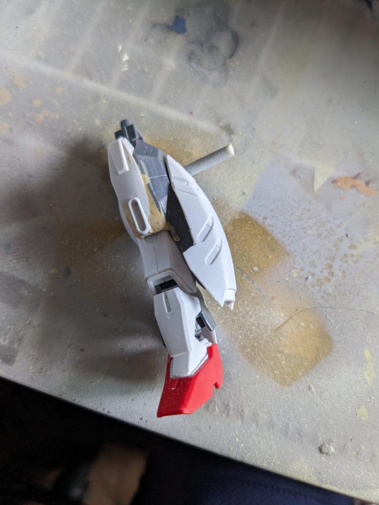 脚部横のアーマーはコトブキヤのレイジングブースターと30msのオプションパーツでボリュームを出しました