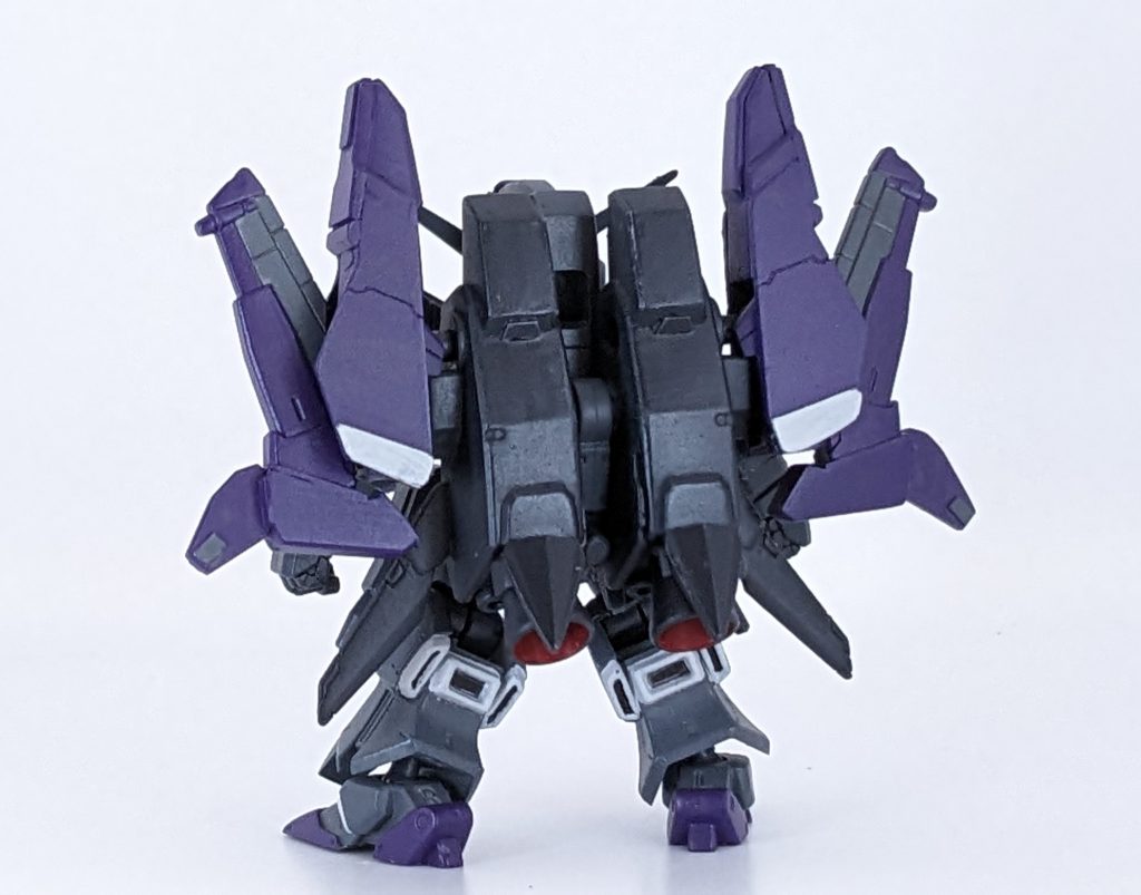 うしろ。特徴的なバックパックはアンサンブルのGディフェンサーとSガンダムのパーツとガンプラのジャンクで作りました!かなり横に広くて迫力が出たと思います👍️✨