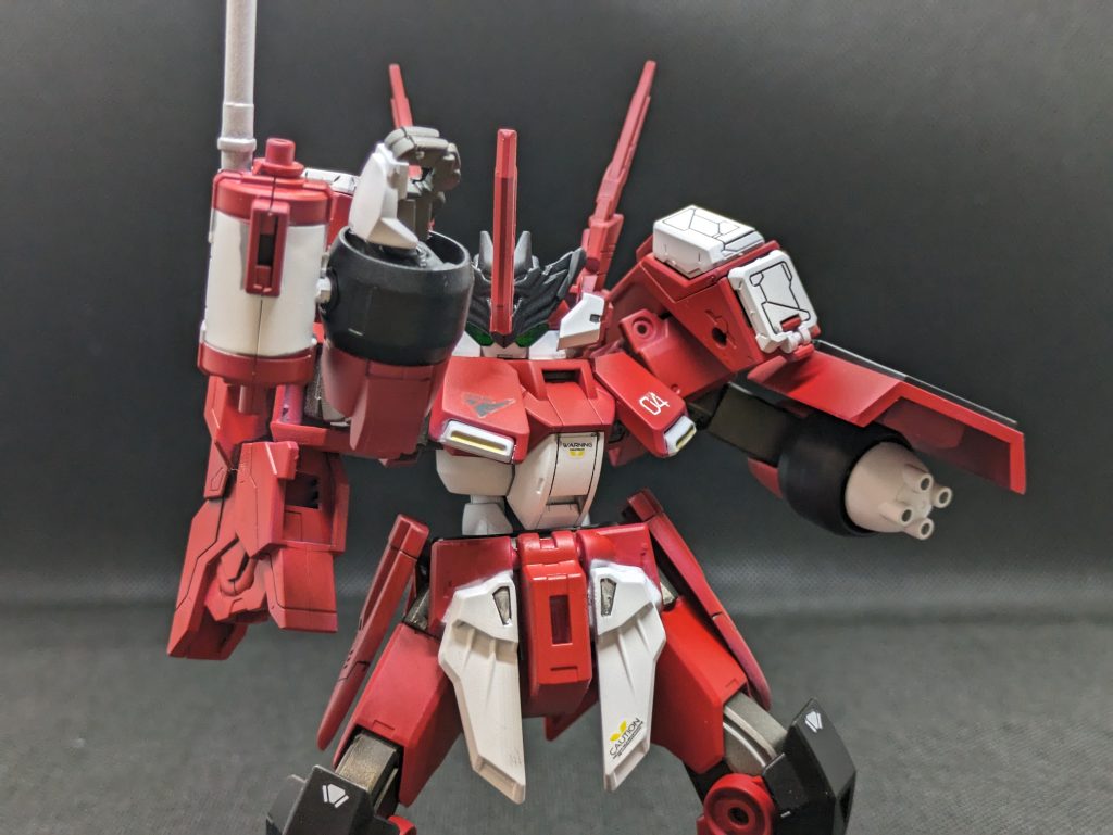 スティックバンカー&ヒートホーン　標準装備のサーベルスティックを打突用に改造した武装でそれなりの威力があるが壊れやすい、頭部ヒートホーンは使い勝手は悪いが威力は高い。