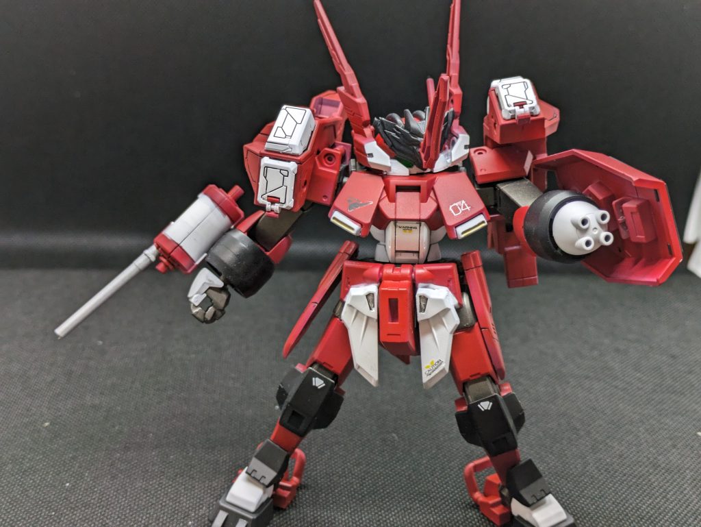 4連ガンランチャー　牽制用に搭載するガンランチャー、こちらも威力は低く射程も短い。