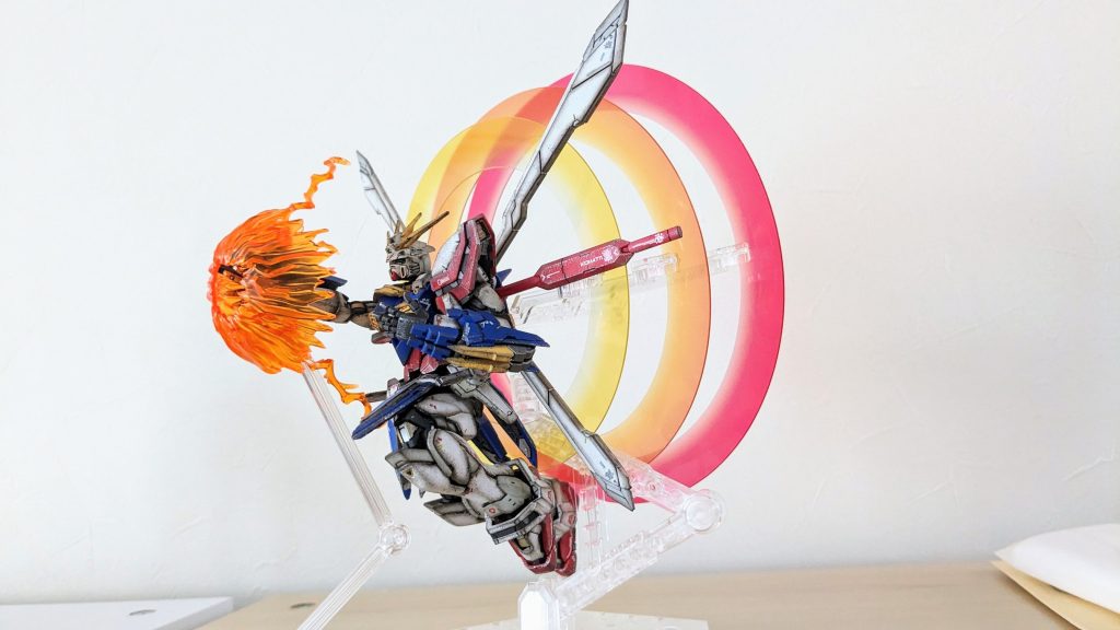 …のわりにはポージングや撮影アングルには工夫の余地がありますね😅色んなところが動くもんだから、遊ぶにはちょっと気を使います💡しかしとにかくカッコイイ！！今まで作ったガンプラの中でも間違いなく3本の指に入りますね(*^O^*)