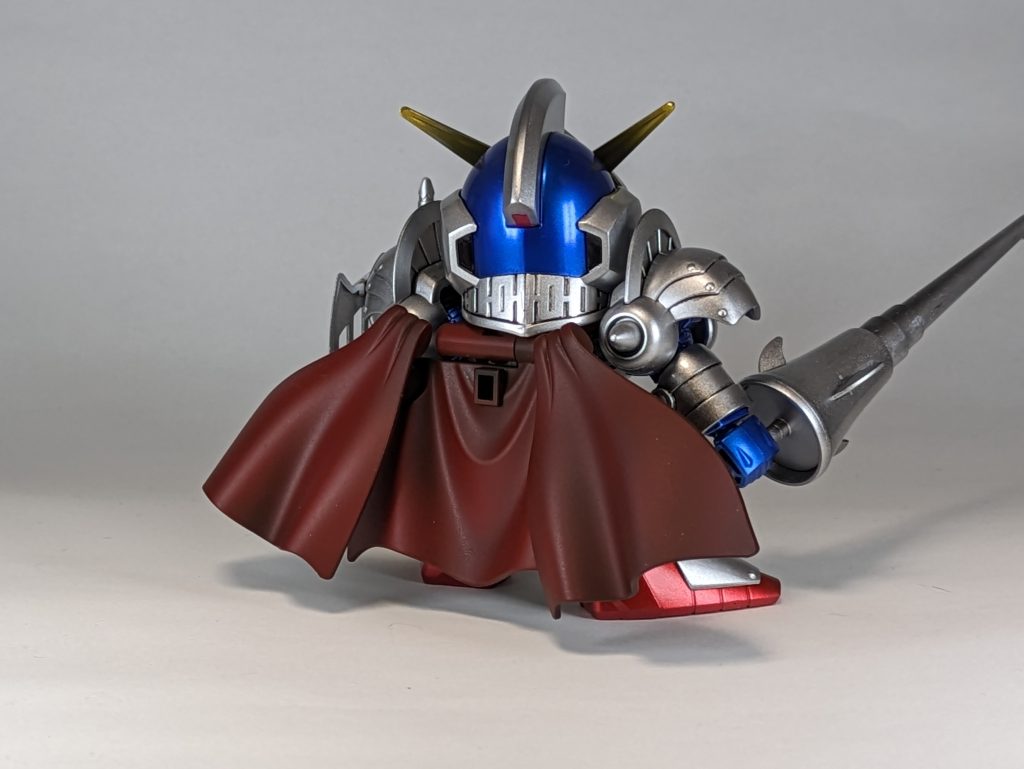 マントはつや消しの暗めのグラデーションにしました。レシピ:(G)サーフェイサーEVOブラック→(C)紅色マント留め金:(C)水性ゴールドトップコート:つや消しクリアー