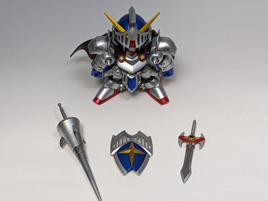 一番つらかったのが、ランスの合わせ目消し…ほんと何回やっても不器用で上達しません(´;ω;`)ウッ…剣は鍔のとこがマジンガーブレードになんとなく似てたので、色をマジンガーに寄せてます(笑)レシピ 剣全体:(G)EXブラック→(G)EXシルバー黄重ね:(C)水性ゴールド赤重ね:(C)GXメタルレッド→(C)クリアーレッド腹:(C)焼鉄色剣の腹と刃の塗り分けうまくいったなーとご満悦でしたが盾に差したら色剥げてショックでした…(ノД`)シクシク