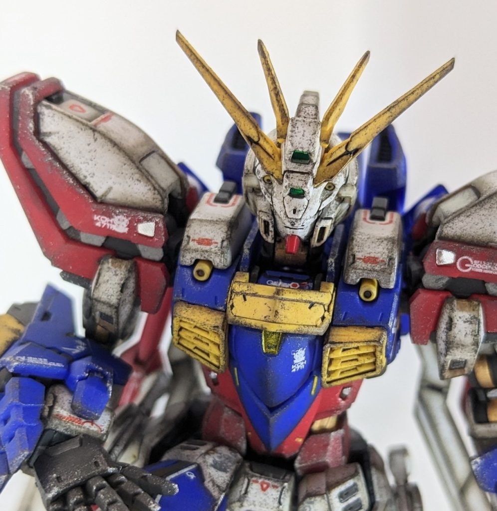 格闘機ということもあって、汚しは派手に。最終決戦間近をイメージして全身にチッピングモリモリ(笑)それにしても小さいうえにパーツが多いから苦労しました😅やりすぎて加減が分からず、後から気づいて汚しを落とした箇所もあります💦