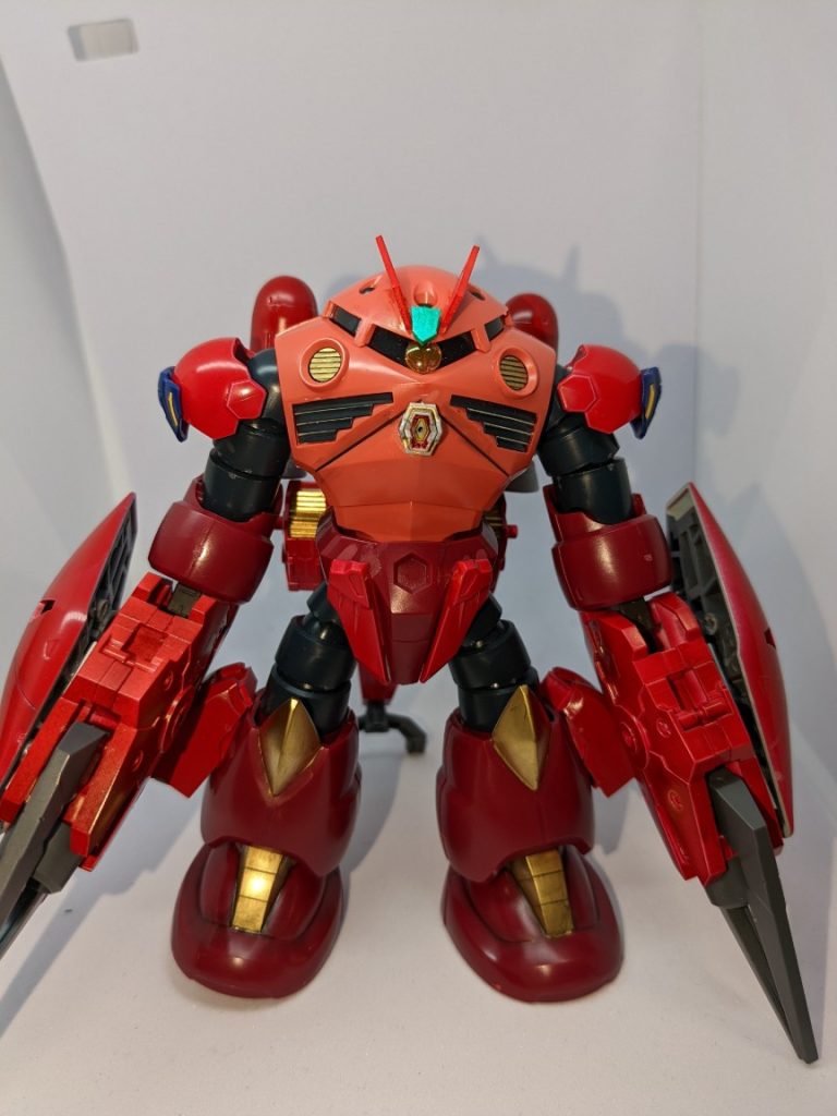 具体的には腕に30MMのハサミパーツを装着してパワーを主張し口にビーム砲を取り付けました。肩にはバルバトスルプスレクスのものを接着しボリュームアップです。