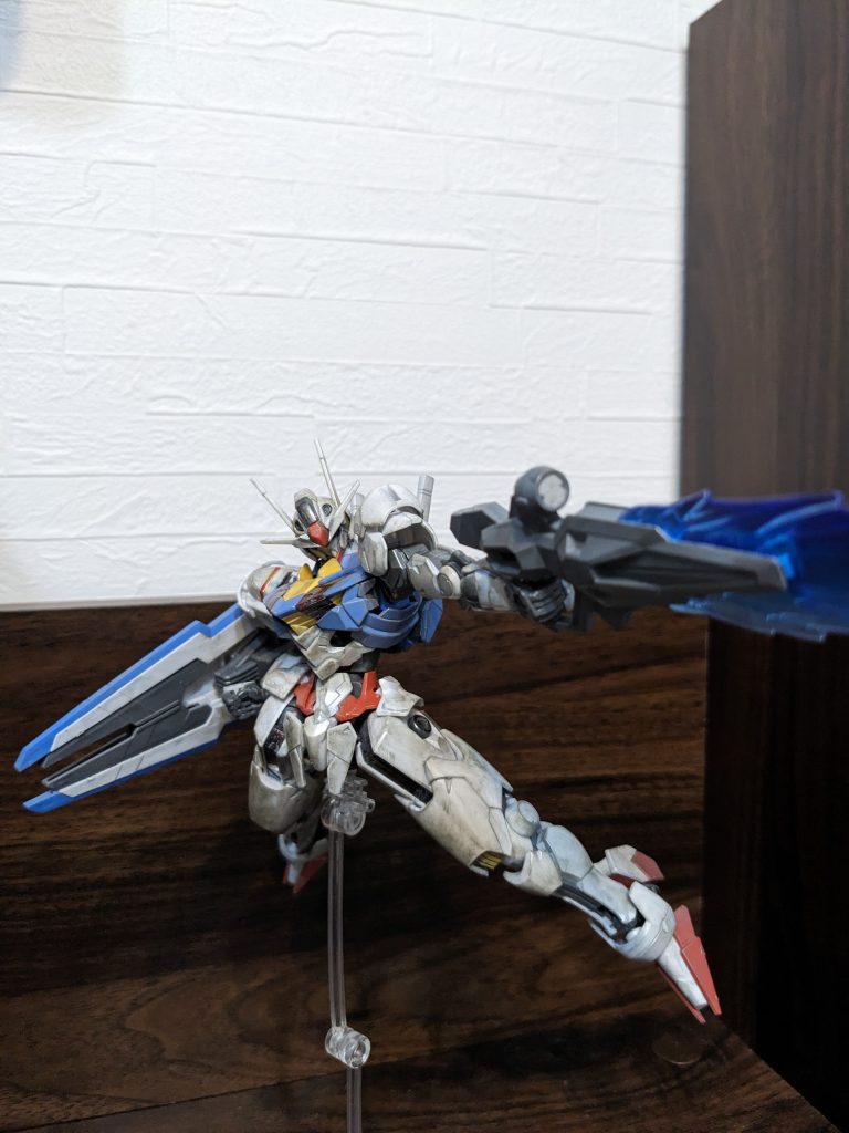 このポージングが一番気に入っています始めて2ヶ月くらいになりますが時間がある時は色々塗装などを試してみたりと楽しく制作しております。