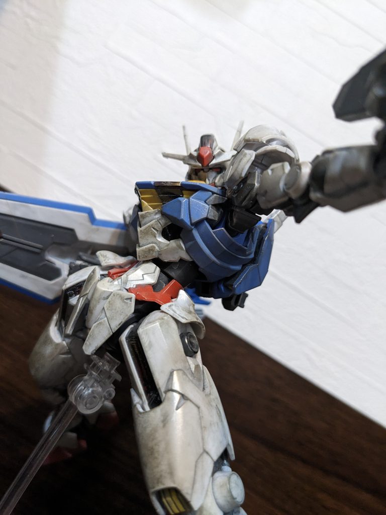 タミヤのウェザリングマスターという塗料を使用してメタル感を強調してみました。