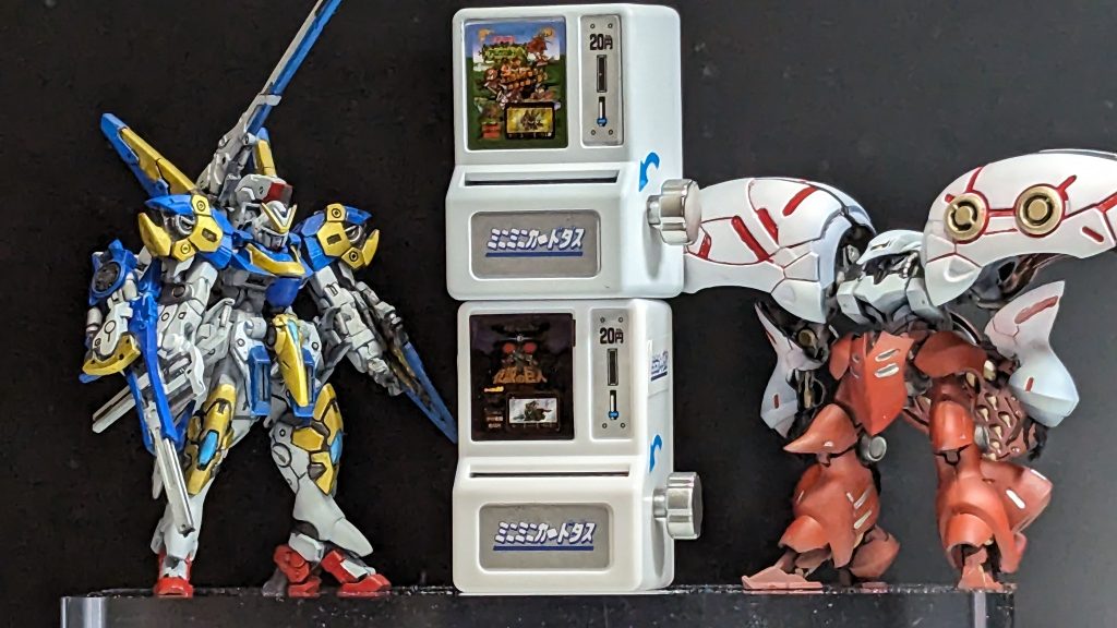 ミニミニカードダスです。このサイズでもカードが出るのはすごい・・・・けど、数十年前にも無かったかな？気のせいですか？なお、上段は全塗装しています