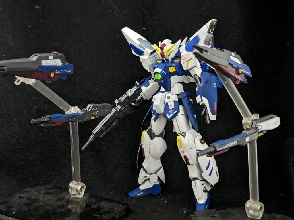 背中のバインダーはライフルビットとして分離