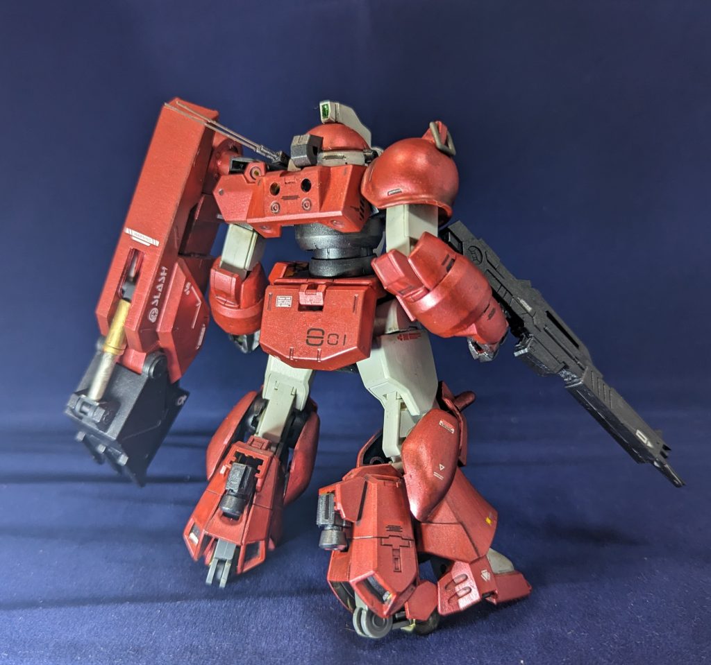 …という訳で制作してからだいぶ放っておいてたドッグ系デミの赤いヤツです、完成はしてたのですがデカールサボってました…。作ってて思ったんですがこれの元ネタゲーム限定のヤツなんでサ●ライズあんまり関係無い気もしましたがまぁいいや…。ネーミングについては色々考えてたのですがスラッシュという言葉にそーいう意味があると知ってしまったので最終的に某国民的RPGに登場する犬型ゾンビモンスターから、バリイドドッグと最後まで迷った結果こちらで落ち着きました、要するに「腐った犬」という事です。なお2ndOP云々のネタは偶然被ったためです、1期には1stOPコラボ仕様のデミトレーナーがでてたりもしたので勝手に作ってもよかでしょう…？