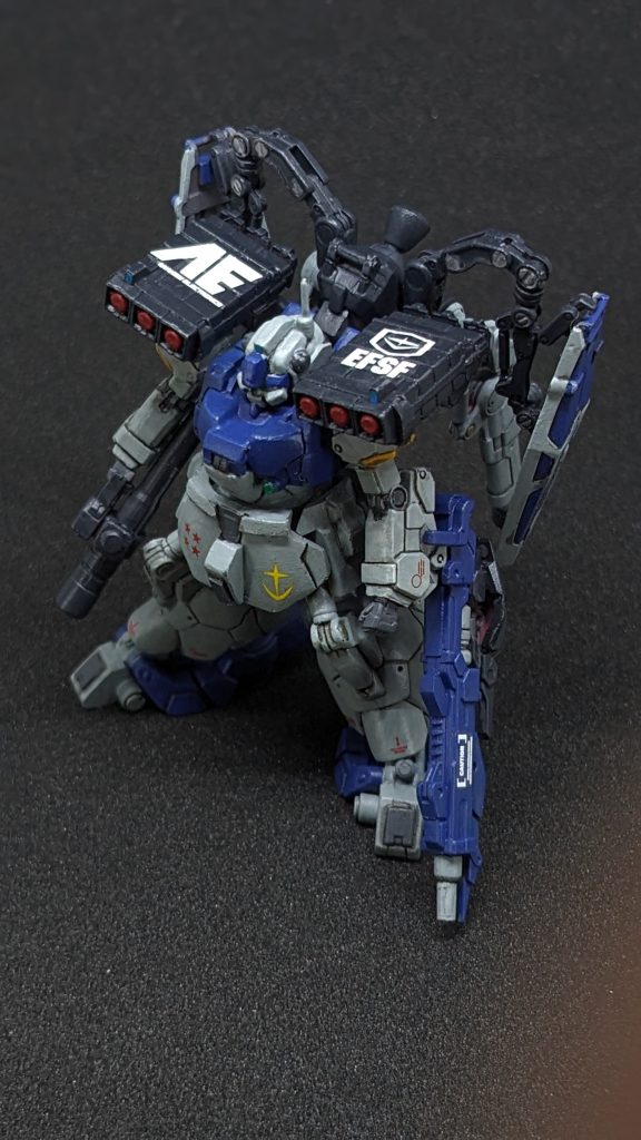 プロトメガランチャーはZガンダムの物の試作品という設定でこの時代ではまだ十分に機能しなかったためポンコツということにしました(笑)連邦製ゲルググの格好良さを目指して作ってみましたが、ジオンの機体を連邦軍っぽく改造というのは初めての試みだったので楽しかったです!また機会があればジオン→連邦または逆に連邦→ジオンの鹵獲機体を作りたいと思います(^^)/ご覧頂きありがとうございました<(_ _)>