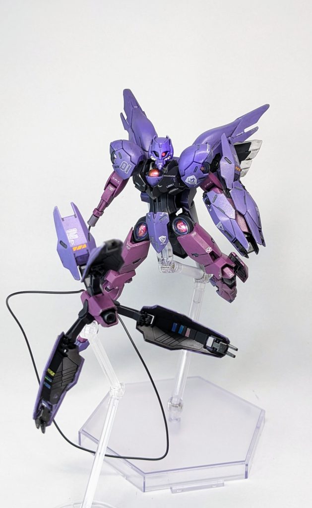 作ってる最中に気づいたんですが、武装が両腕しかないですねw 本当はバックパックにローゼンズールのサイコジャマー兵装を積みたかったんですが入手できませんでした😭もし再販されたら欲しい!