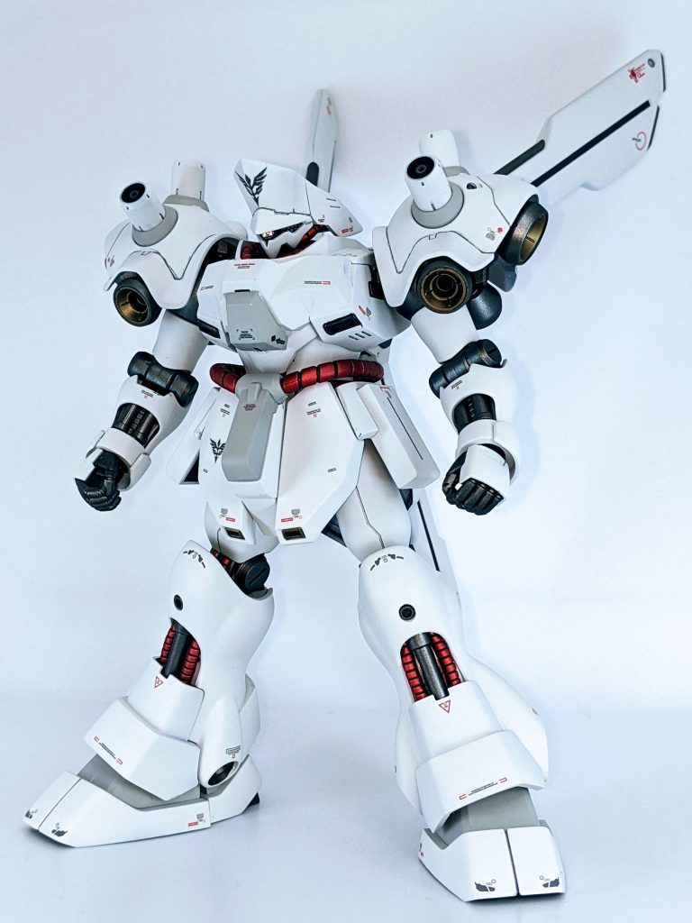 装備なしの素立ち状態。全体的に合わせ目が少ないキットですが、唯一目立った膝とふくら脛下のみ合わせ目消しをしてあります。