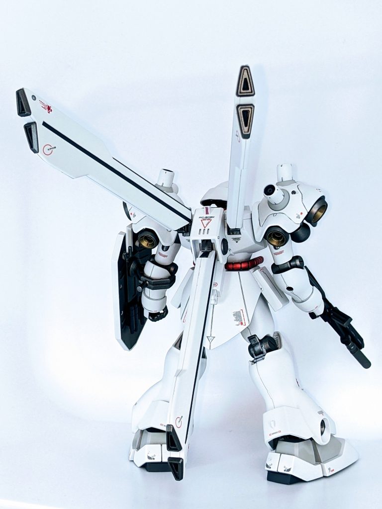 サイコドーガのアイデンティティでもある背部のスラスターがスタイリッシュで実にイカしてます。