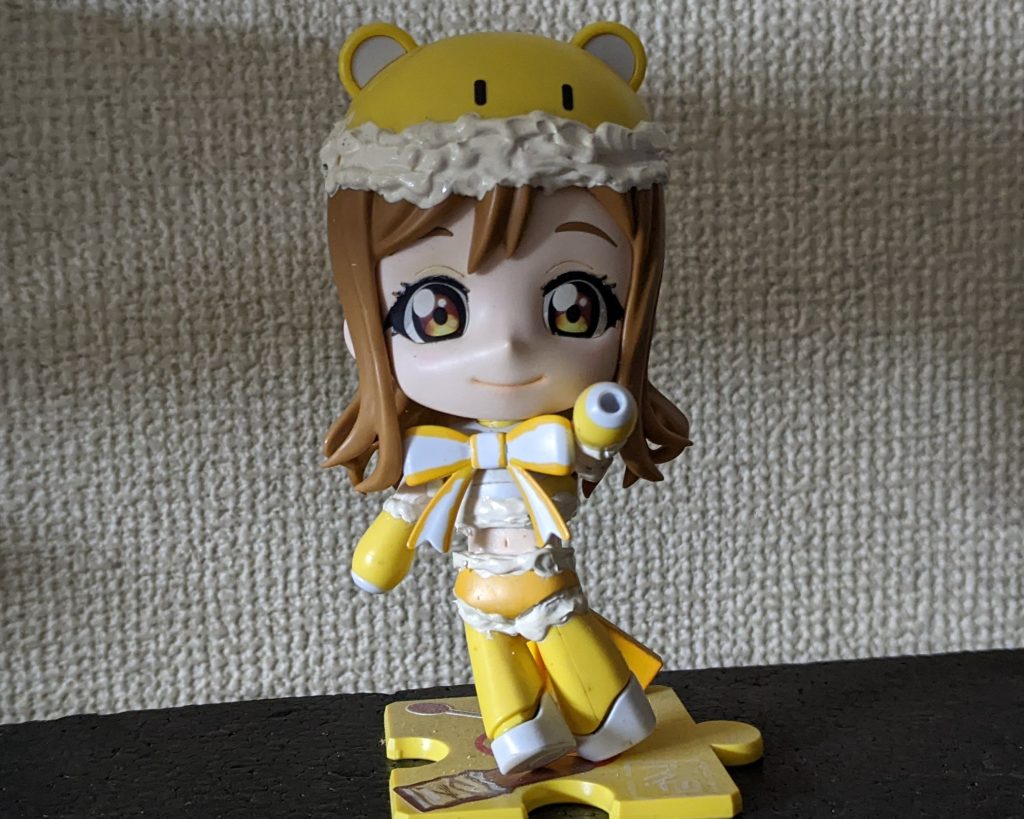 プチガイ花丸せっかく「へそ」の造形があって隠すのが勿体ないので「へそフォルテ」にしました。接合部は百均に売ってた「ミチュア」の材料で「生クリーム」を表現擦るものを使って「モコモコ」にしました。