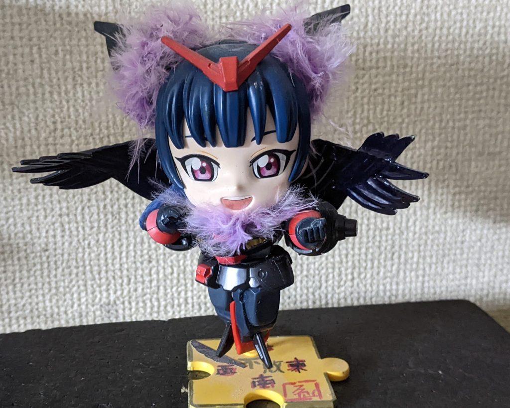 東西南北中央不敗マスターヨハネ余ったヨハネヘッドをプチガイ……ではつまらないので、マスターガンダムをつかって「東西南北中央不敗」にしました。また「堕天要素」は大事にしたかったのでウィングゼロカスタムの羽をくろくして付けました。