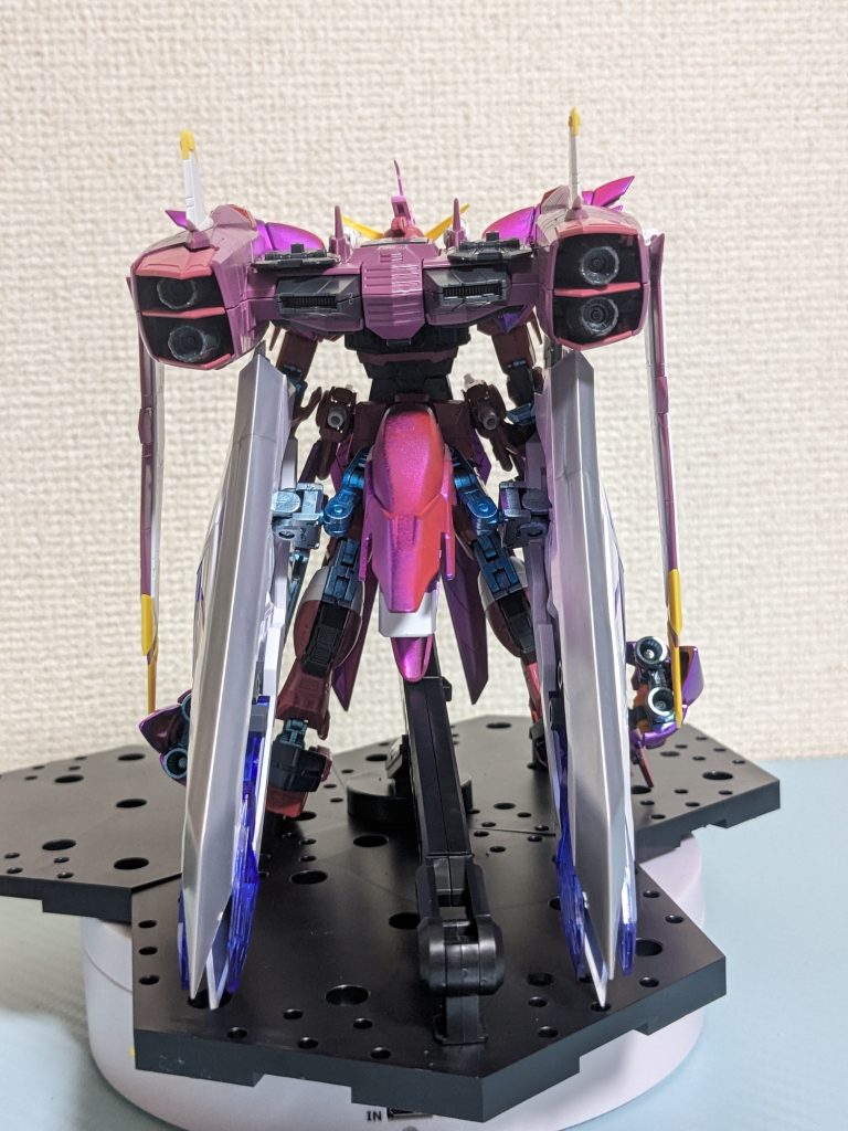 後ろです