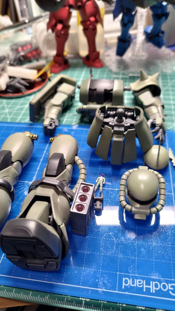 今回きちんとジオン兵も塗装済み画面上で見切れている2体も近日中にUPします