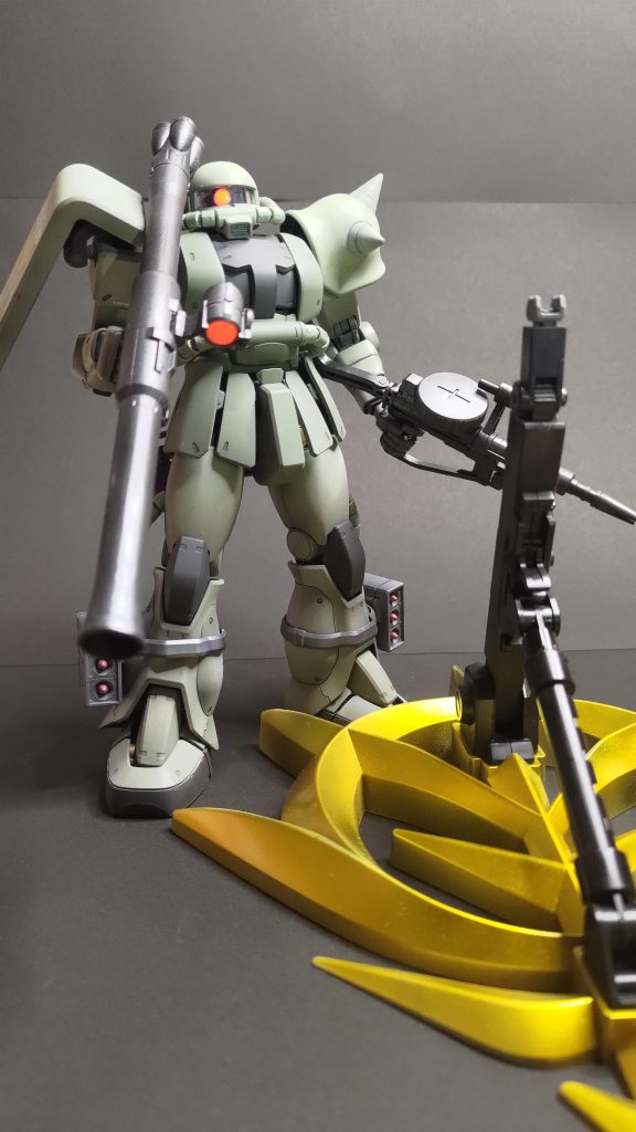 せっかくキャンディ塗装までしたのに飛行シーンが思いつかなかった可哀想なジオンエンブレム台座