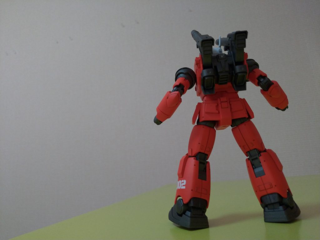 背面の写真はほとんど空白で寂しいですね。次回は壁にも工夫が必要ですwデカールは必要最低限、スミイレはモールド堀直しで丁寧に。バイザーも裏をシルバー筆塗りで。キャノンと肩は合わせ目消しでなんとなくごまかしました。最後につや消しトップコートで完成です!