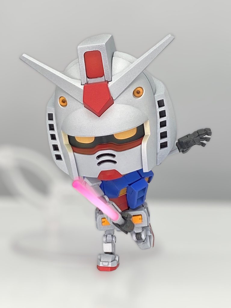 平手は連邦系の1/144キットから拝借、手の平を切り詰めて、指も短くしています。まだ若干大き過ぎですが、このぐらいがケレン味があって好みです😁