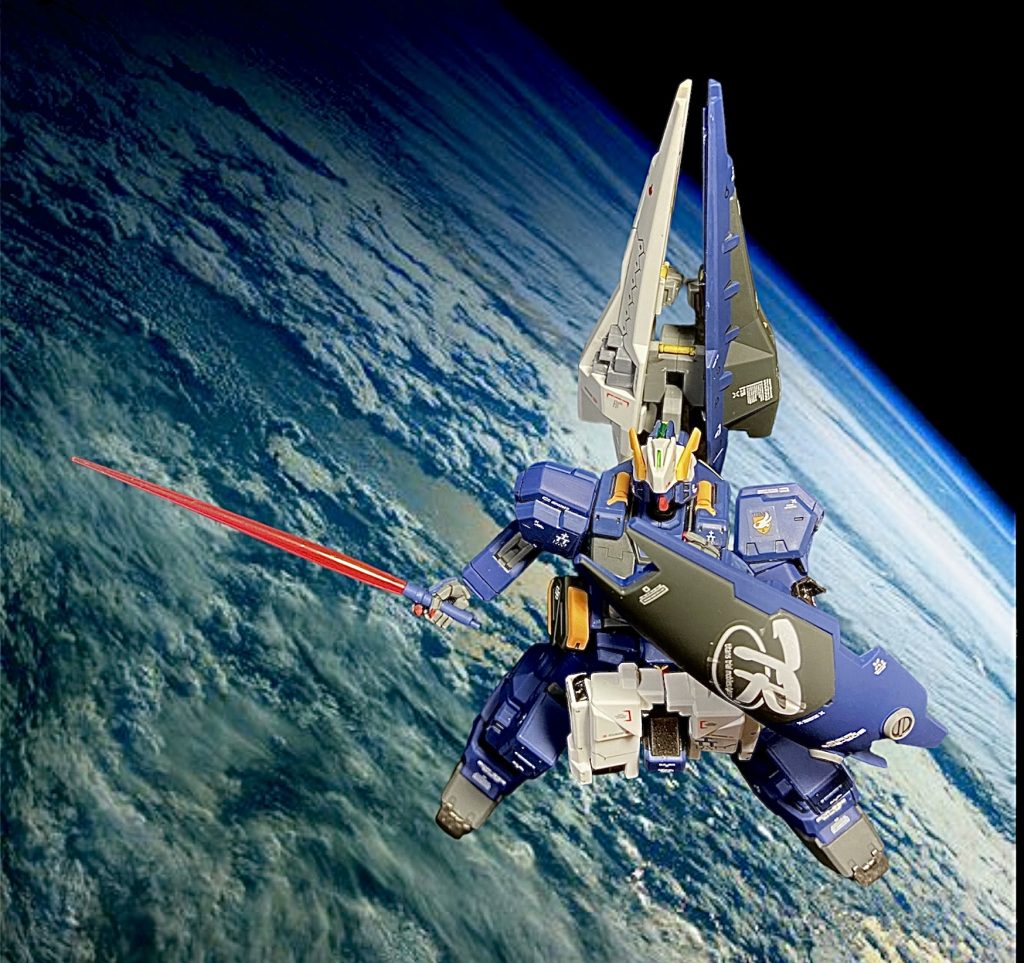 地球をバックに🌏　白い方のシールドの塗り分けが鬼畜だったけど、それ以外はストレスなく作れるキットでした。MGも欲しいけど、今は中古頼みだろうなあ🥲