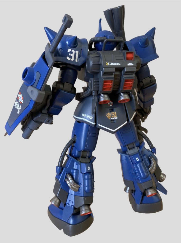 後ろ姿スカート部の白いラインデカールは元々、別のMSようのものでしたので合わせ込むのが結構難しかったです(4本くらいを重ねました)デカールはほとんどがオリジン版の水転写デカール