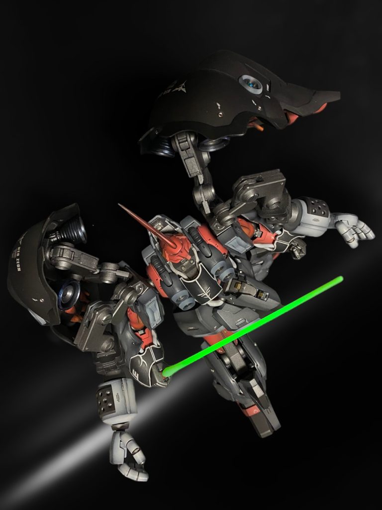 色は以前作ったゲルググj をオマージュしてます。モノアイはブルーにしましたが、ピンクとかでもよかったかなー。