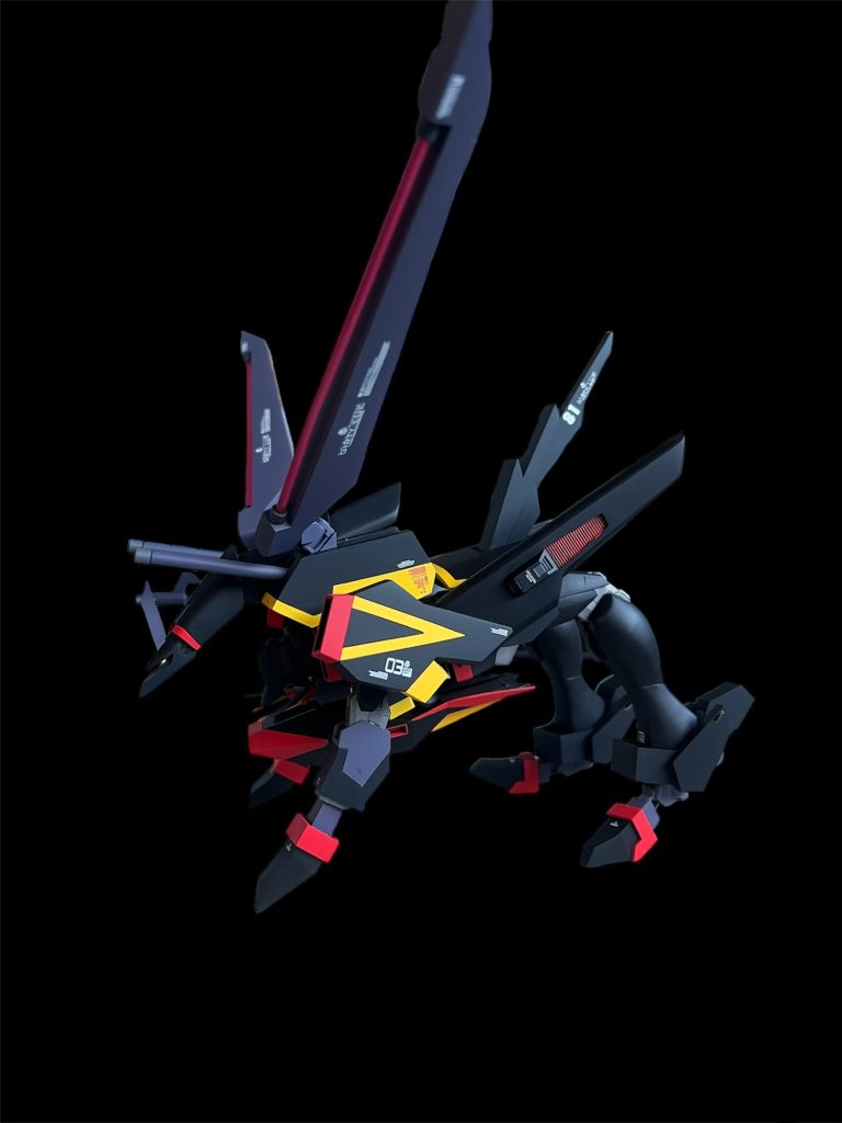 MA形態のフェイスパーツは何度も修正して形状出しをしました。尻尾はボールジョイントで稼働します。