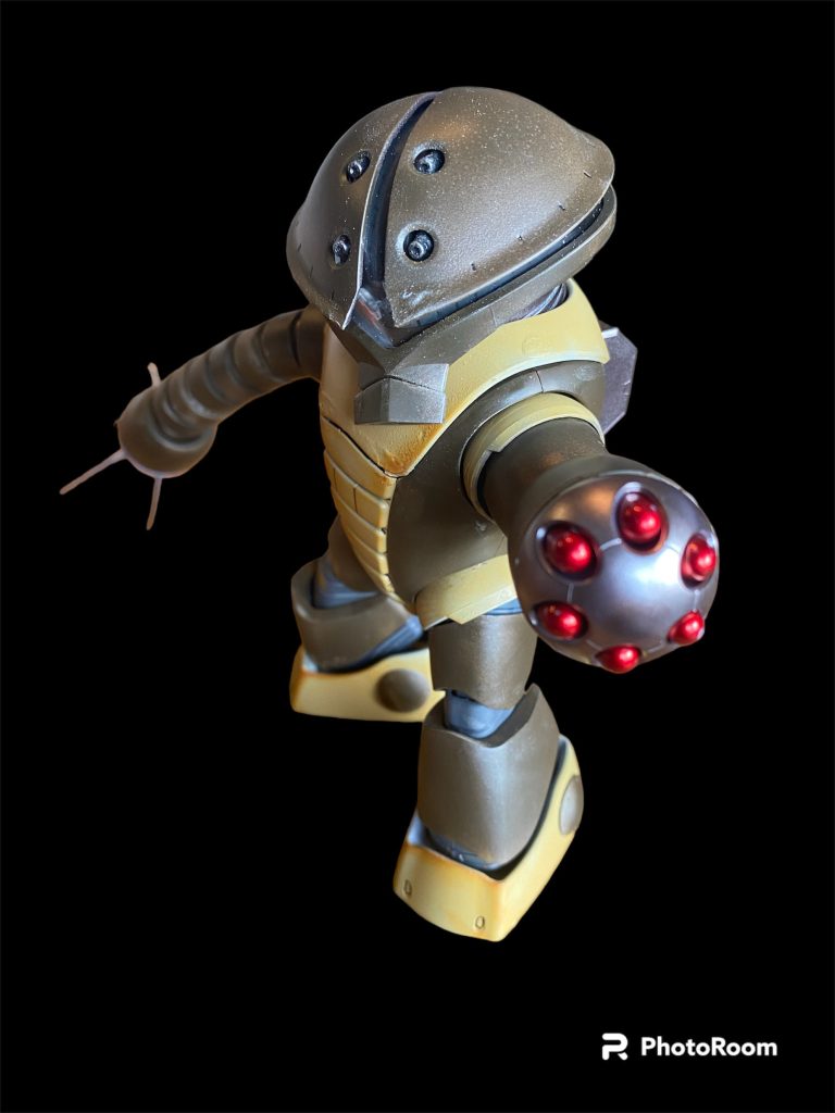 左手内のミサイルは目立つようロイヤルメタレッドで仕上げました。