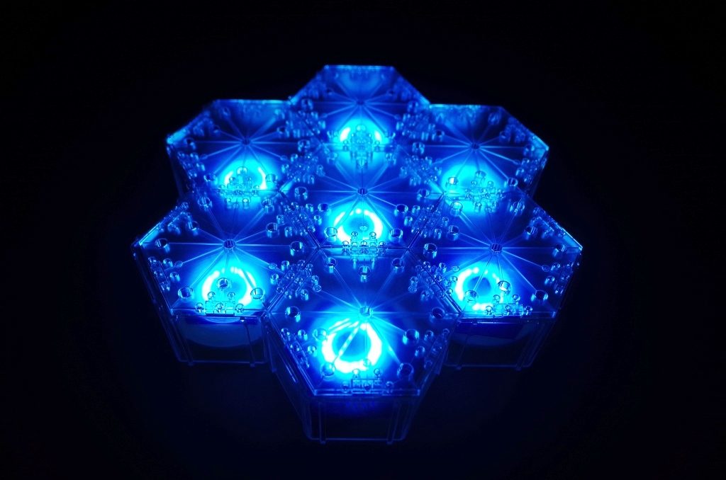 夢一夜さんという方を真似て、百均素材でプラフスキー粒子発生装置を製作してみました。