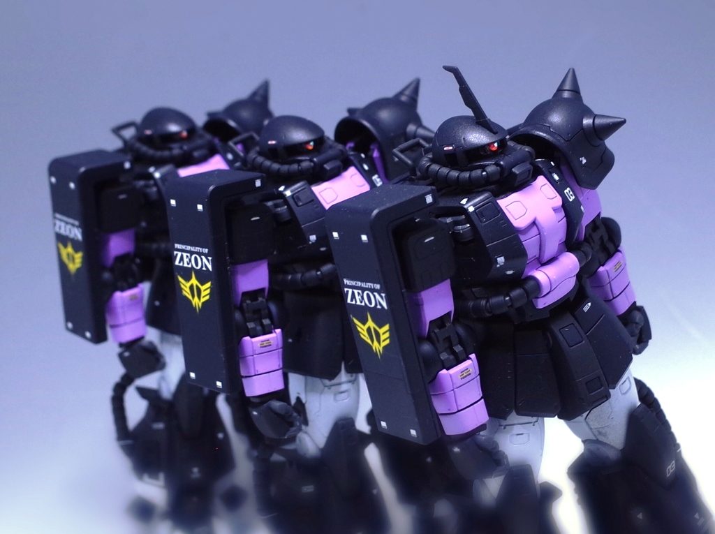 　1/144 RG 黒い三連星専用ザクⅡ　–4枚目/制作者：だんくら工房・mk戦車