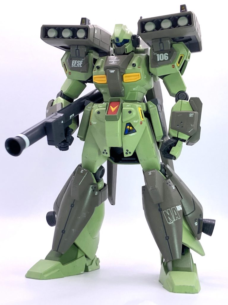 こちらのスタークジェガン、２０１０年発売した時に素組、ガンダムマーカーで部分塗装していて長らく飾っていたものを前回作成したプロトスタークジェガンに合わせて全塗装したものです。13年前…💧