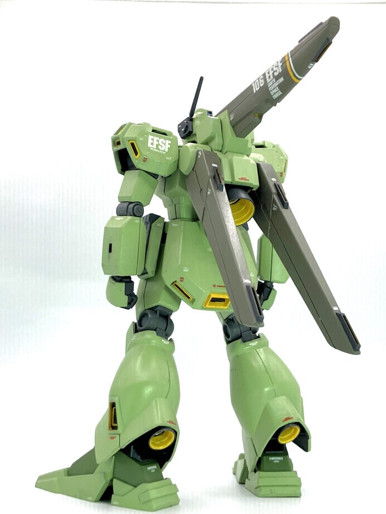 後ろ ベースのジェガンがスタイリッシュなのでこれはこれで良いかも？