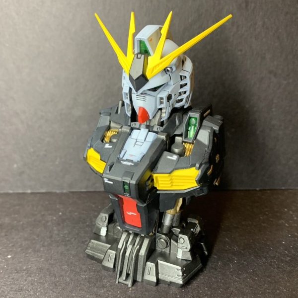 メカニカルバスト-νガンダム