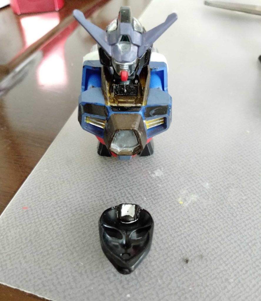 マスクは取り外し出来るようにパテ加工