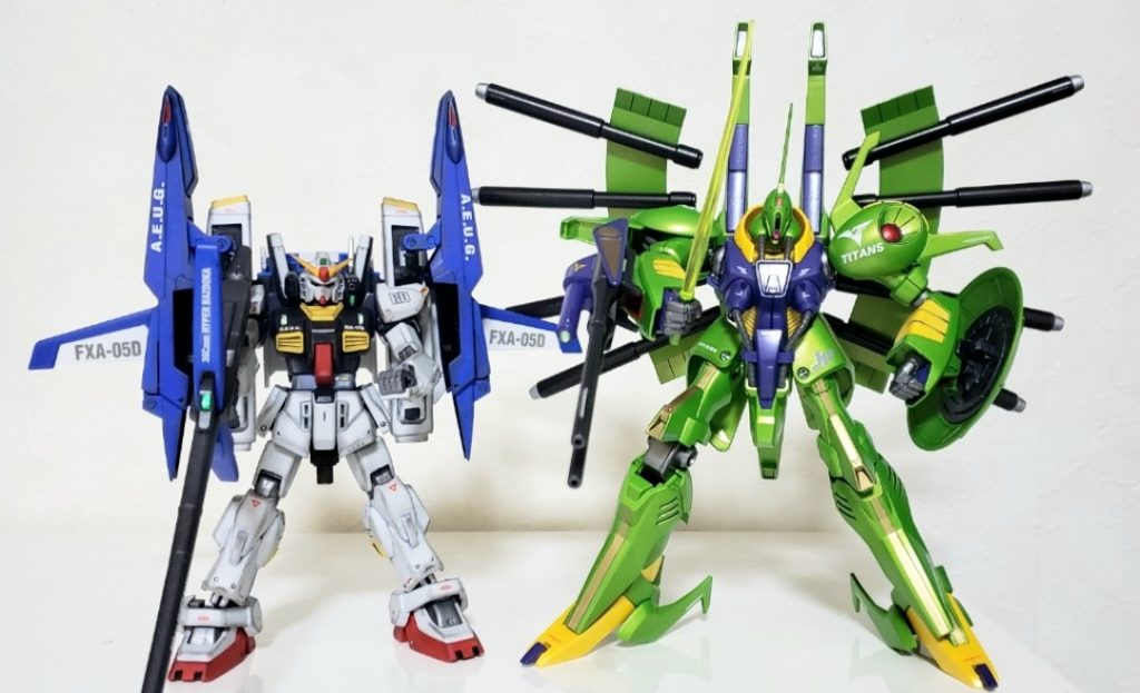 スーパーガンダムと比べてもさらに大きいですね!