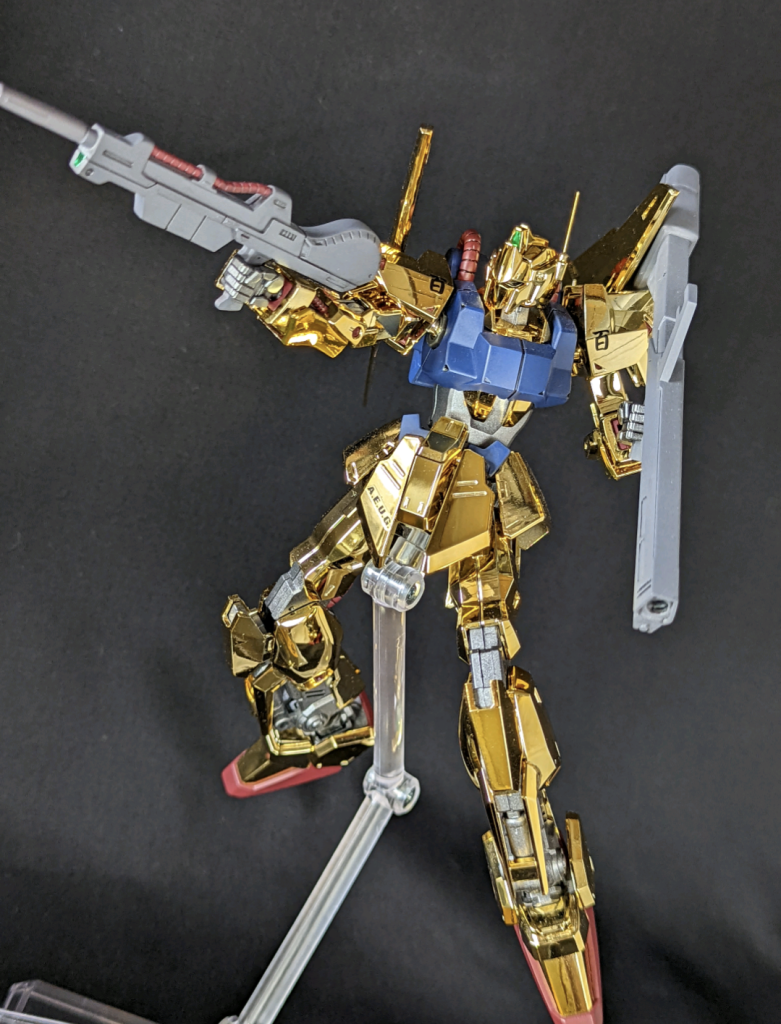 武器を構えてポージング。ポージングのセンスがなさ過ぎるので、カッコイイポージングのやり方のコツがあれば、コメントで是非ご教授下さい。