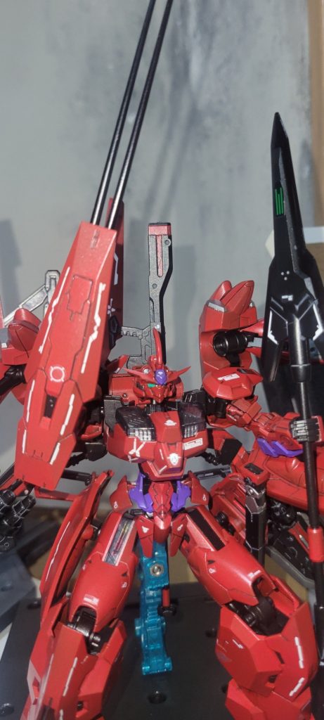 ただのシールド?!ビームサーベル内臓だよ。