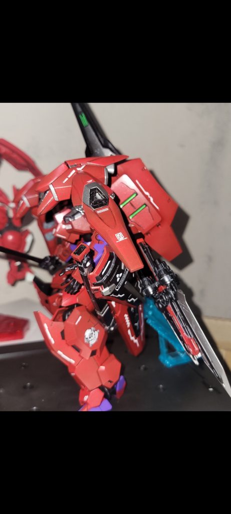 フォルムチェンジ。ダリルバルデの盾は腕につけて防御力アップもよし。外して攻撃に特化するのもよし。