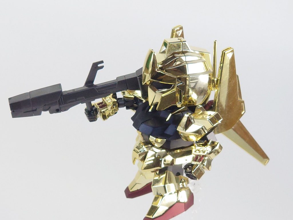 バズーカを構えて バズーカはこの体型だと少し短かったのでジャンク品で少し延長