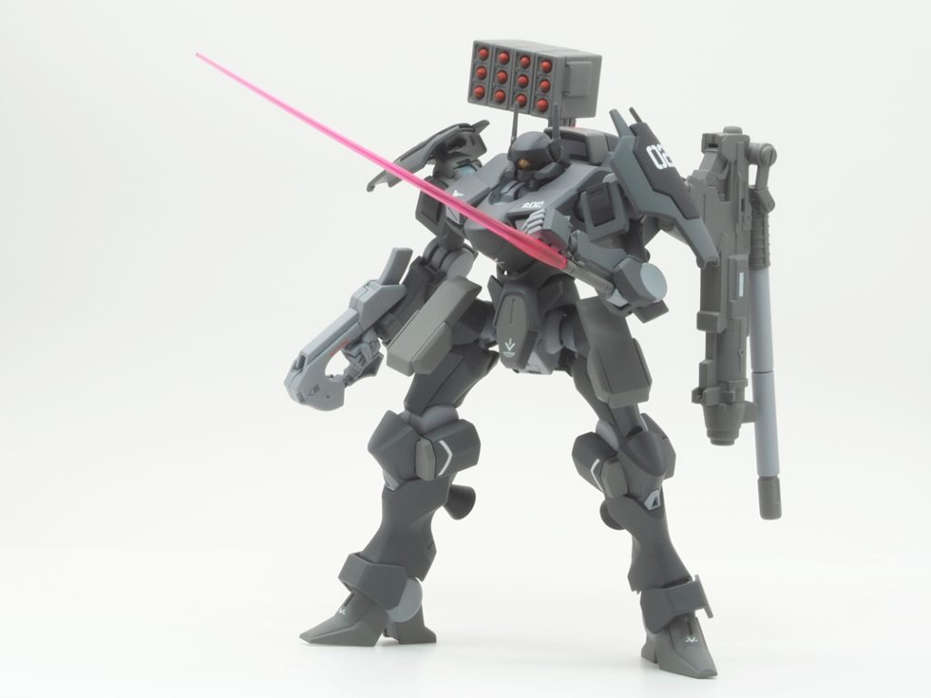 固定型ビームサーベル腕部にビームを発振させるジェネレータが取り付けられている。