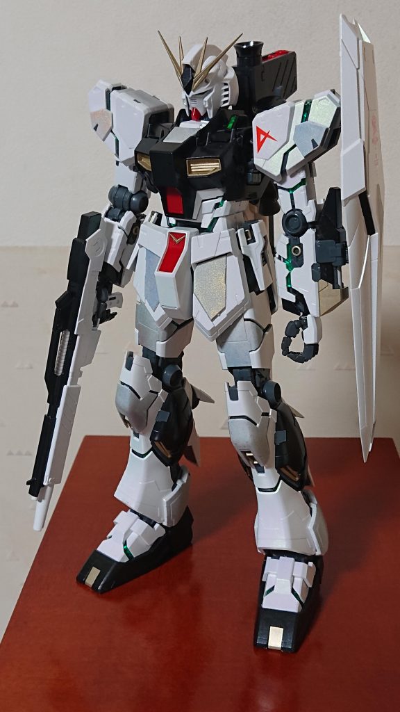 全体③白いパーツは車塗装用のホワイトパールをクリアに混ぜず原液のまま吹きました💡写真だと分かりにくいですけど、めっちゃパールしてます☀️グリーンとレッドパールですね♪