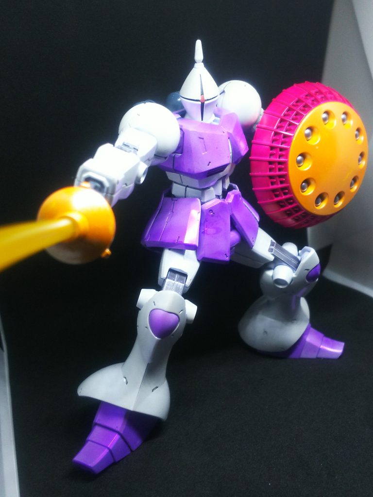 MGギャンの箱絵を意識したポーズだったかな？関係ありませんが、MGギャンの箱絵の配色ってガズアルっていうくらい青系ですよね。最近は店で見ることもありませんが。