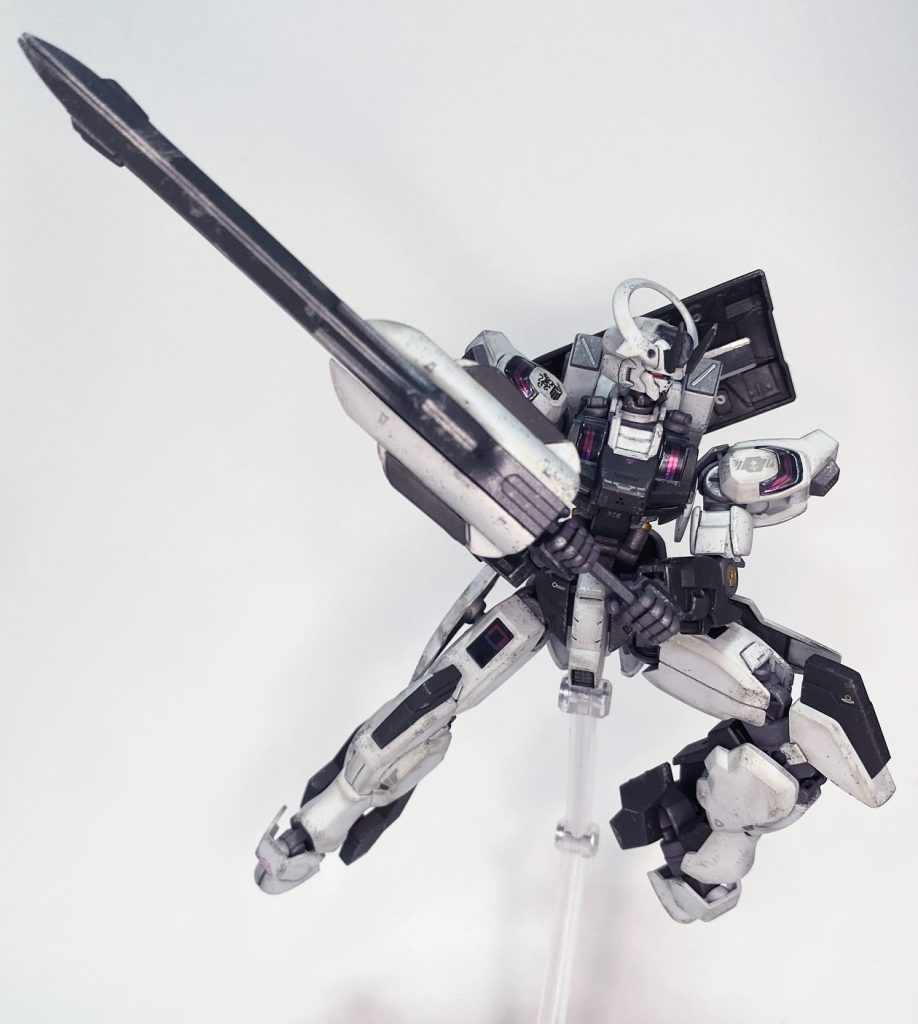 シェルユニットは発光状態を採用。ここが黒単色だとちょっと地味すぎました。まあ…ゲーミング発光するガンダムフレームが一機くらいいても良いんじゃないでしょうか。