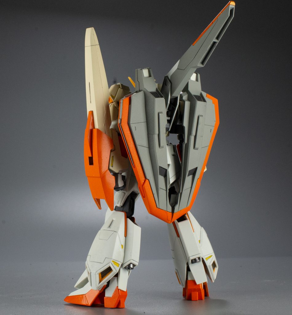 スミイレは0.3㎜シャープペンです。各所の三角部分は、タミヤアクリルのフラットイエローで塗りました