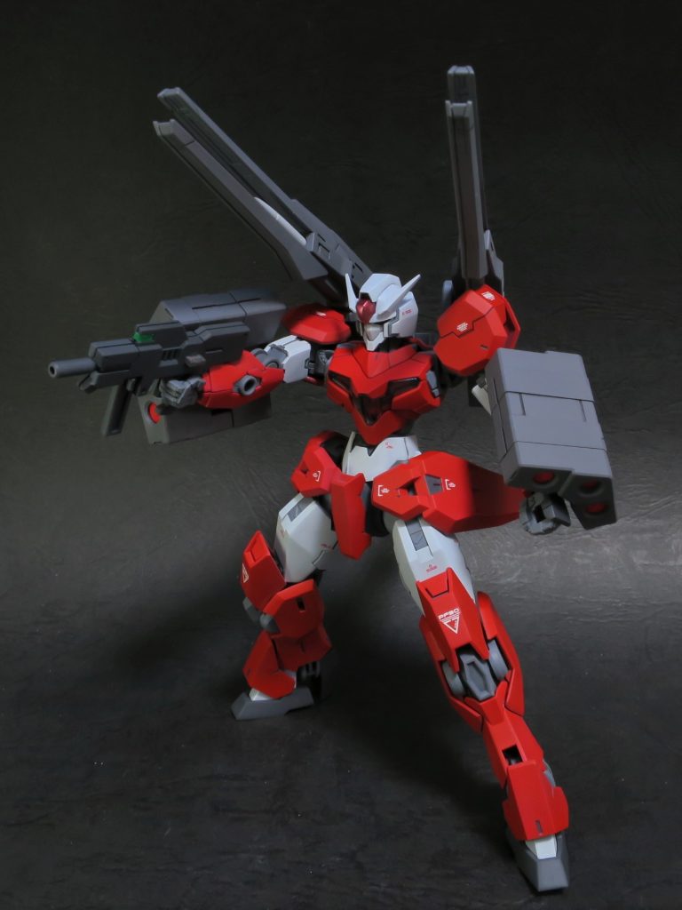 素体の出来もよいですし、カラーリング変えるだけでガラッと印象が変わりますね。ちょっと元カラーよりもヒロイックになったと思います。