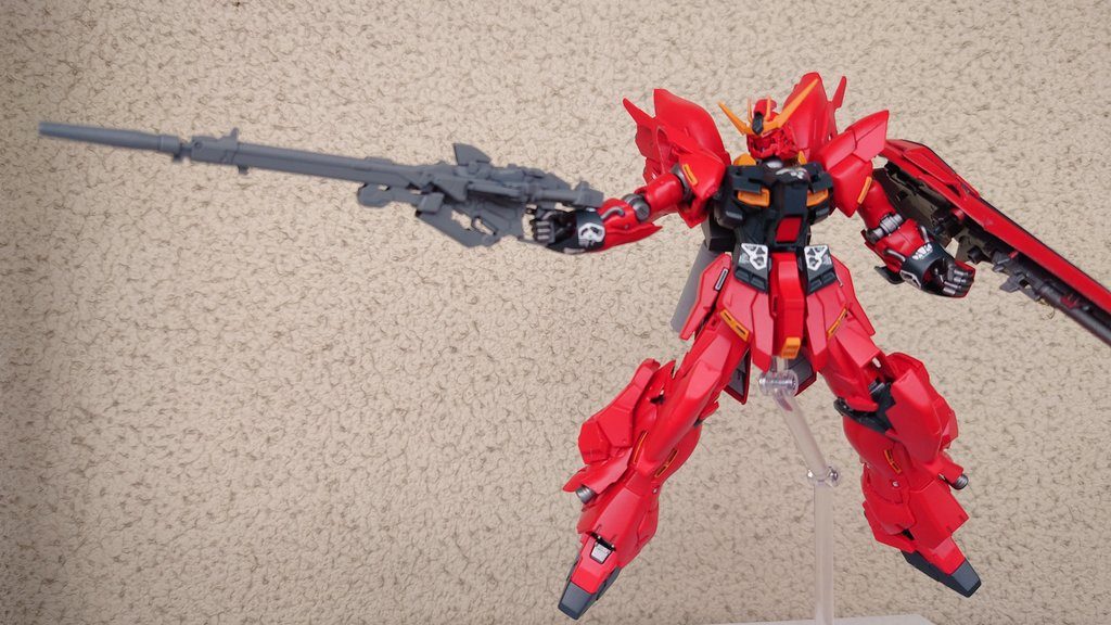 可動範囲はシナンジュ準拠なので、さほど動きません…