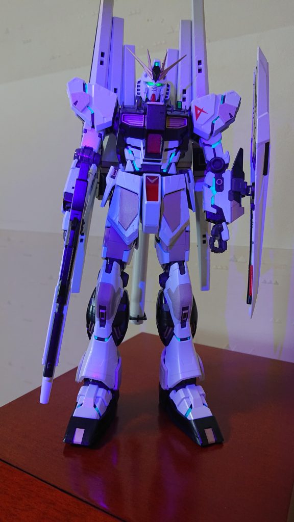 メインカメラはLEDなのでしっかり光ってます👀